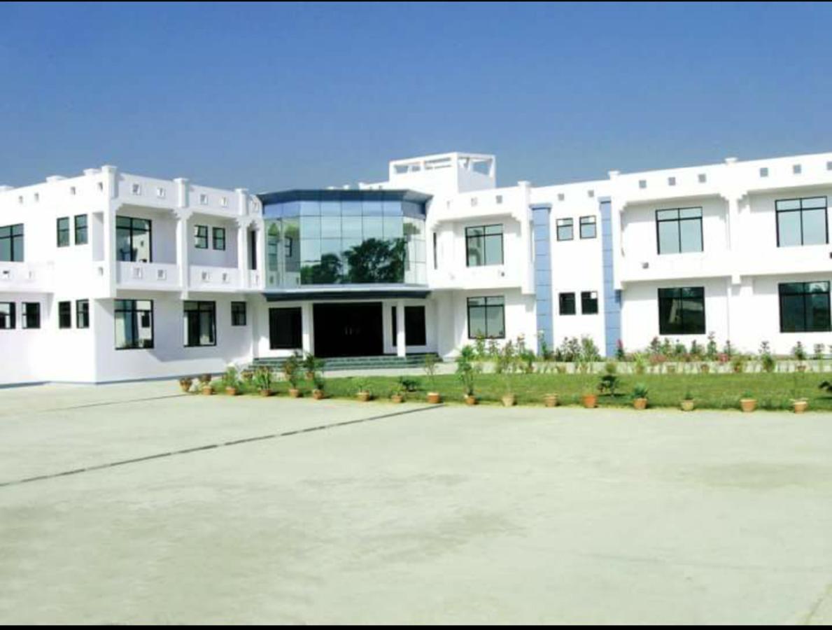 Kitchen Hut Hotel Nepalgunj Luaran gambar